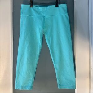 lululemon athletica teal capri leggings